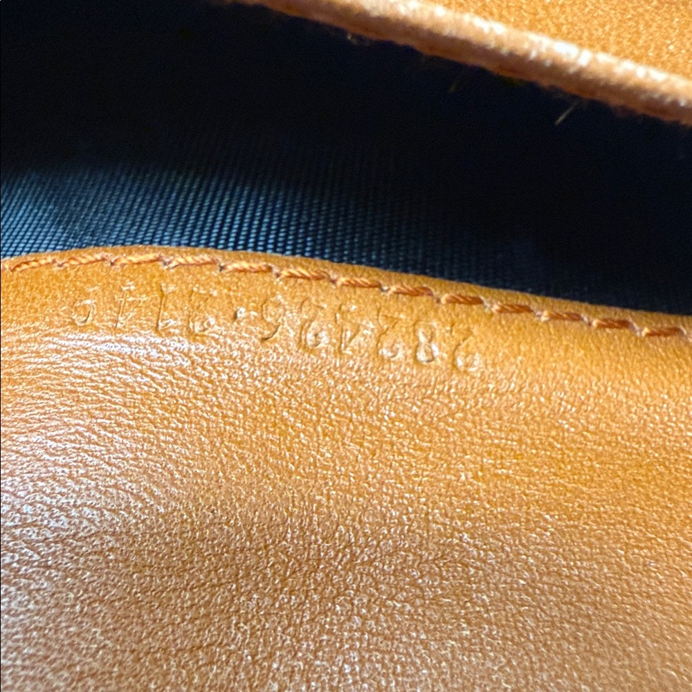 Gucci Tan and Brown Sukey Logo Wallet - Picture 6 of 16
